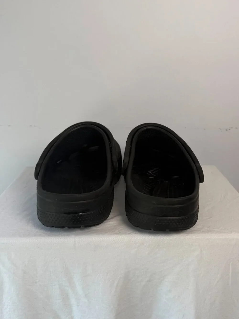 Crocs Classic Black Clogs Men's 9 Women's 11 Lightweight Comfort Shoes